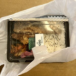 ニハマル弁当 - 鯖竜田揚げ・鶏唐弁当320円、無料レジ袋付き