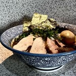 Hakaiteki Inobeshon - 右から特製濃厚煮干ラーメン
