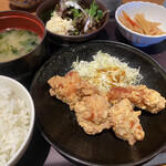 博多もつ鍋 やまや - うまだし唐揚げ定食 明太子食べ放題 1,300円