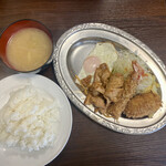 フクノヤ - 盛り合わせB定食 ¥750-(税込)
            ロース生姜焼き
            エビフライ
            カニコロッケ