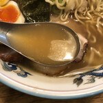 松波ラーメン店 - スープは煮干し風味。