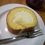ケーキセット　アイスコーヒー＋ロールケーキ　550円