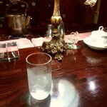 シティーライト - カウンター、水。