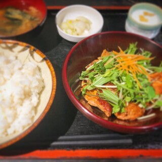 Nihonshu Ba- Shubo - チキン煮込み定食