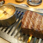 TOKYO焼肉ごぉ - レッドクリフに熱々のにんにくバターオイルは食べるべき