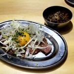 Oosaka Yakiniku Horumon Futago - 月見炙り刺し：980円+税