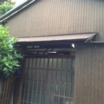 武蔵屋 - 外観。昭和の古民家という感じ。