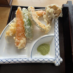 やま富 - 人参、ピーマン、かぼちゃ、海老、舞茸です。