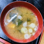 たまおか食堂 - アツアツの味噌汁が脇を固めます♫