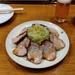 Mikuni tei - つまみに焼豚　タレのかかった千切りキャベツと旨いつまみになる！