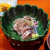 青蓮院門跡前 月おか - お造り 明石の天然鯛 北海道根つきの鯖 愛媛県赤雲丹