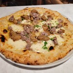 EATALY - ポルチーニとサルシッチャのピザ