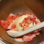 藏尾ポーク しゃぶしゃぶ直営店 - あまおうのバニラ　甘くて美味しい苺が乗っている。