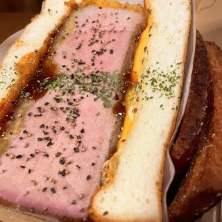 Chewy and fluffy bread and special sauce go perfectly with Pork Cutlet