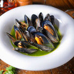 -Floating in Genovese sauce- Mussels steamed in white wine