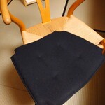 あさば - あさばの 心づかい    椅子に あわせたお座布団