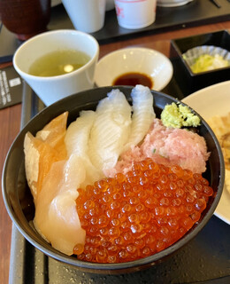 ラビスタ釧路川 - 朝食の海鮮丼