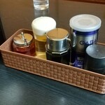 むつ味 - 備え付け調味料