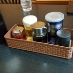 むつ味 - 備え付け調味料