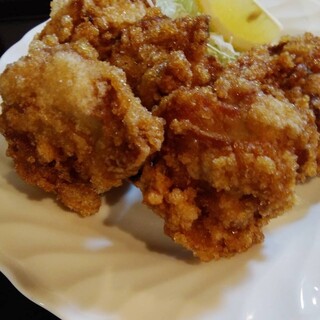 鲷鱼饭、马肉生鱼片等居酒屋标准菜品很多！