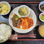 ダイニング&鉄板焼 さくら - さくらランチ（サイコロステーキ、鯖味噌煮付）ご飯大盛