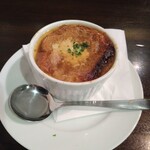 洋食 ツバキ亭 - オニオングラタンスープ