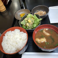 六波羅 - 先にサラダ・小鉢とご飯&味噌汁