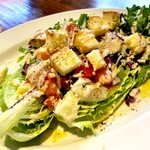 Salmon and chicken breast wedge Caesar salad/¥880+tax