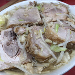 ラーメン二郎 - ど迫力の豚　ボリューム凄過ぎです。