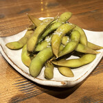 燻製バル モトカラ - お通し(燻製枝豆)