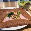 MELANGE De SHUHARI Creperie - ガレット・ベシャメル・シャンペニオン【ミニサラダ付】(1,100円)
                蕎麦粉を使ったクレープにベシャメルソースを満たし茸、ハム、法蓮草を載せてます
                豊潤な蕎麦の香り、ベシャメルソースのコクと茸の旨み