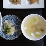 口福吉祥 喜喜龍 - ランチ麻婆焼きそばのセット蒸し鶏とスープ