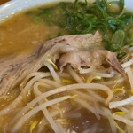 うま屋ラーメン - 具材アップ