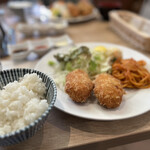 キッチン ひらき - カニクリームコロッケ定食