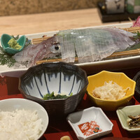対馬のどぐろとイカ活き造り 博多 魚蔵 都ホテル店 - 