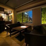 各国ワインと蒸留酒酒場 ワイン焼酎208 - ソファー席