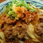 Marugame Seimen - 焼きたて肉ぶっかけうどん(冷*大)  接写