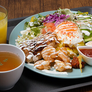 For a great value lunch, "over rice" with lots of vegetables is very popular♪