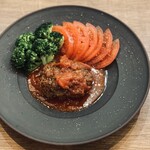 Cafe Inclusion - 牛の赤身100%ハンバーグプレート