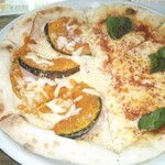 窯右衛門 - マルゲリータとパンプキンのハーフハーフピッツア。