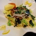 つるまるGee - 2013/5/15　水スペは　焼肉サラダうどん８００円