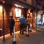 麺と心 7 - 出たら行列。