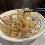 中華そば 一休 - 〈限定〉燕三条系中華そば 麺アップ