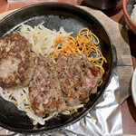 Sentari Baju Nia - ハンバーグ&ステーキ ＋ 定食セット　　　　　　　　　　¥ 1,320 ＋ ¥ 330