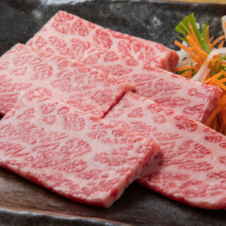 The two signs of [Ushijima] are domestic Japanese black beef Yakiniku (Grilled meat) and Motsu-nabe (Offal hotpot)!