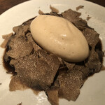 チッチャ - ポレンタ　半熟卵のイタリア風スクランブルエッグ・玉ねぎとパンテェッタの泡と一緒に