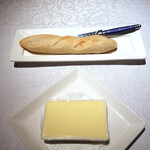 BANQUE - 温かいパンとバター