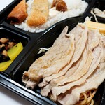 弁当・軽食 花 - 大きな豚が5枚！