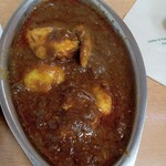 デリー - コルマカレー アップ  鶏もも肉✕３､じゃがいも✕１ (内容がわかりやすい為､2022年11月16日に撮影した写真を使用。この時は値段1120円､鶏肉は今より少し大きかったかも)