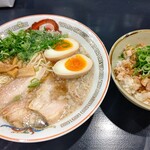 189569987 - 【2022.11.16(水)】特製らーめん(並盛・130g)1,000円＋チャーシュー丼300円